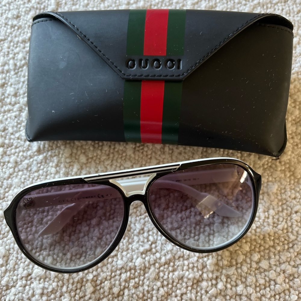 Men’s white Gucci aviators